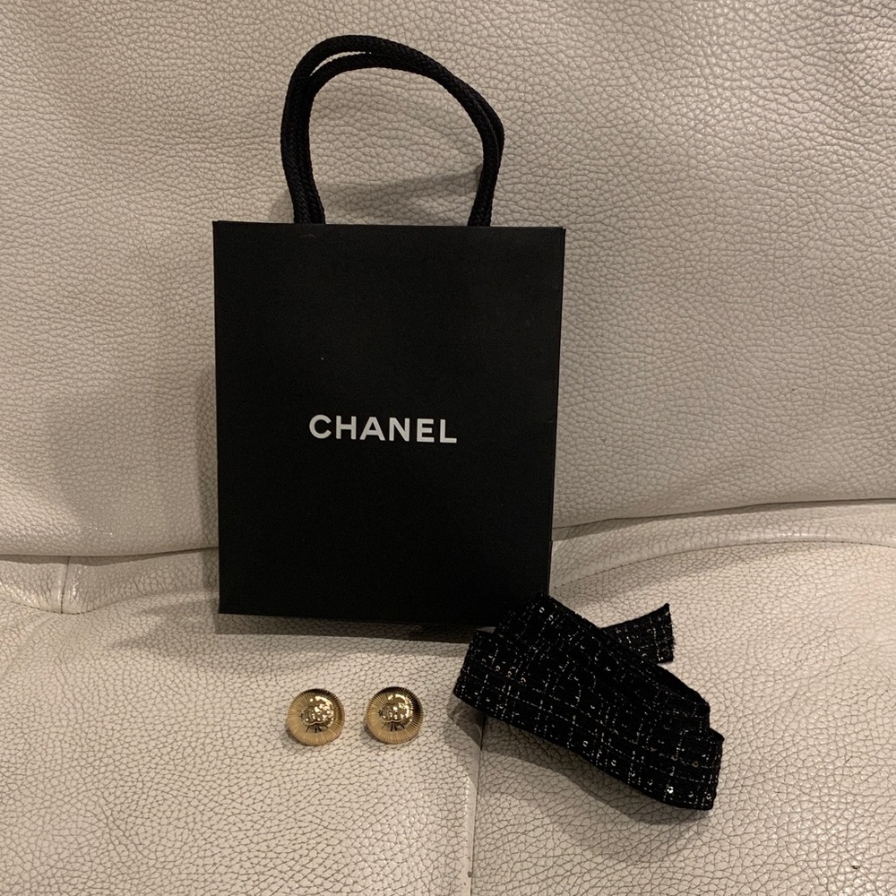 CHANEL holiday 2025 charms, bag, and ribbon
